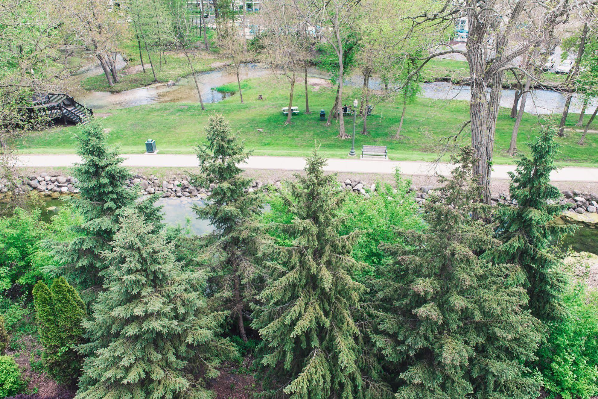 Mill Creek Hotel Лейк Дженива Экстерьер фото