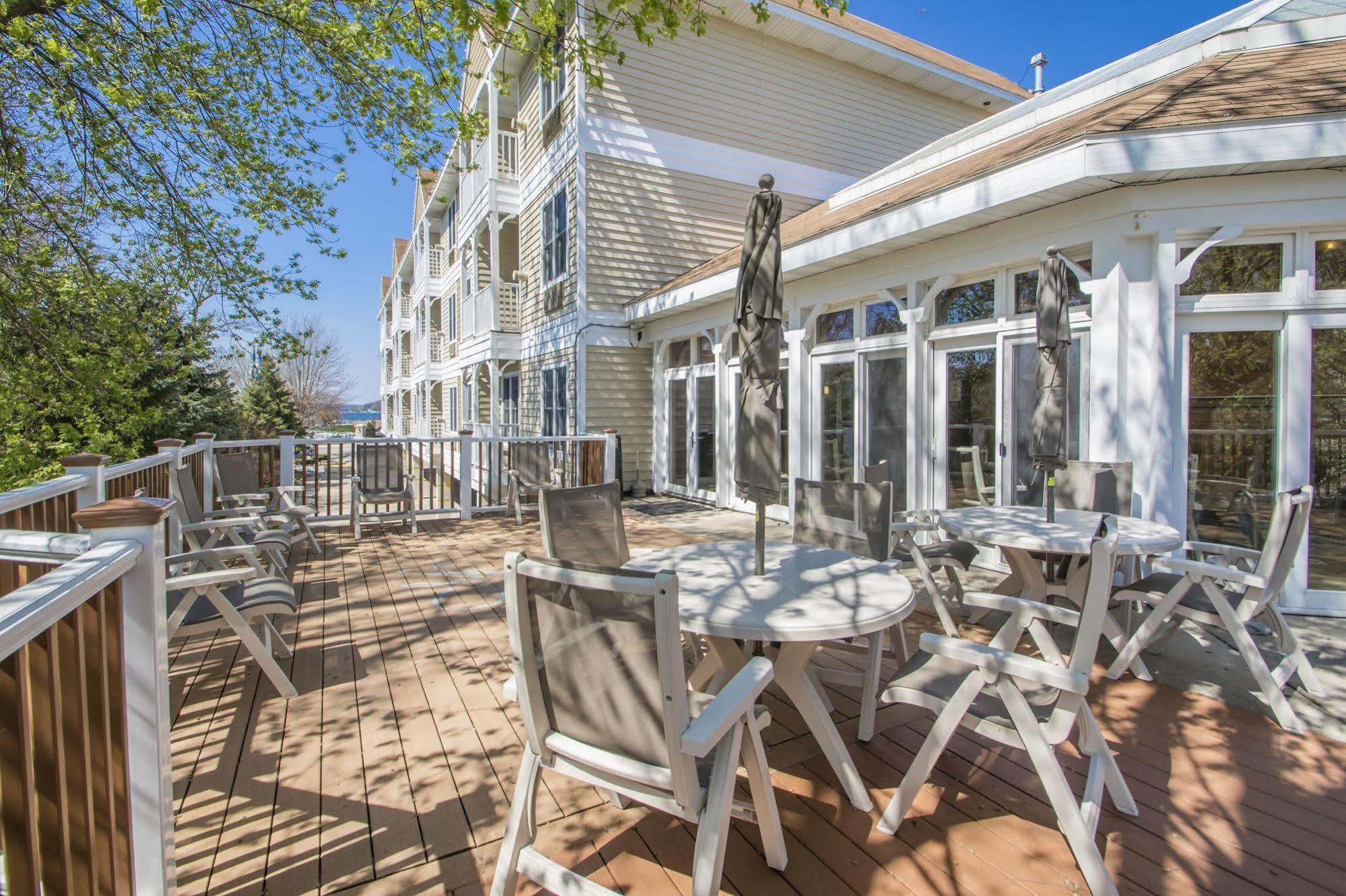 Mill Creek Hotel Лейк Дженива Экстерьер фото